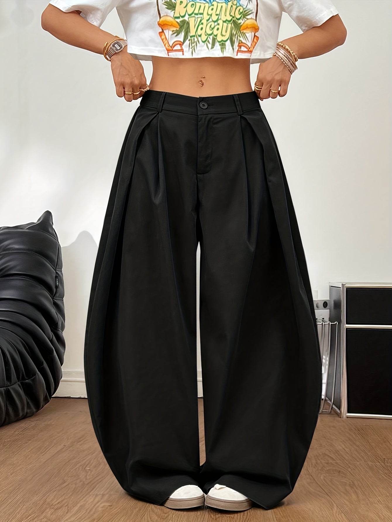 Ladies' Casual Elegant Loose Pants - Vintage Wide-Leg Cargo Pants with Pleated Design, Suitable for Everyday Dating in a Retro Hippie Street Style for All Seasons, Featuring Button And Zipper Details (Does Not Include Decorat