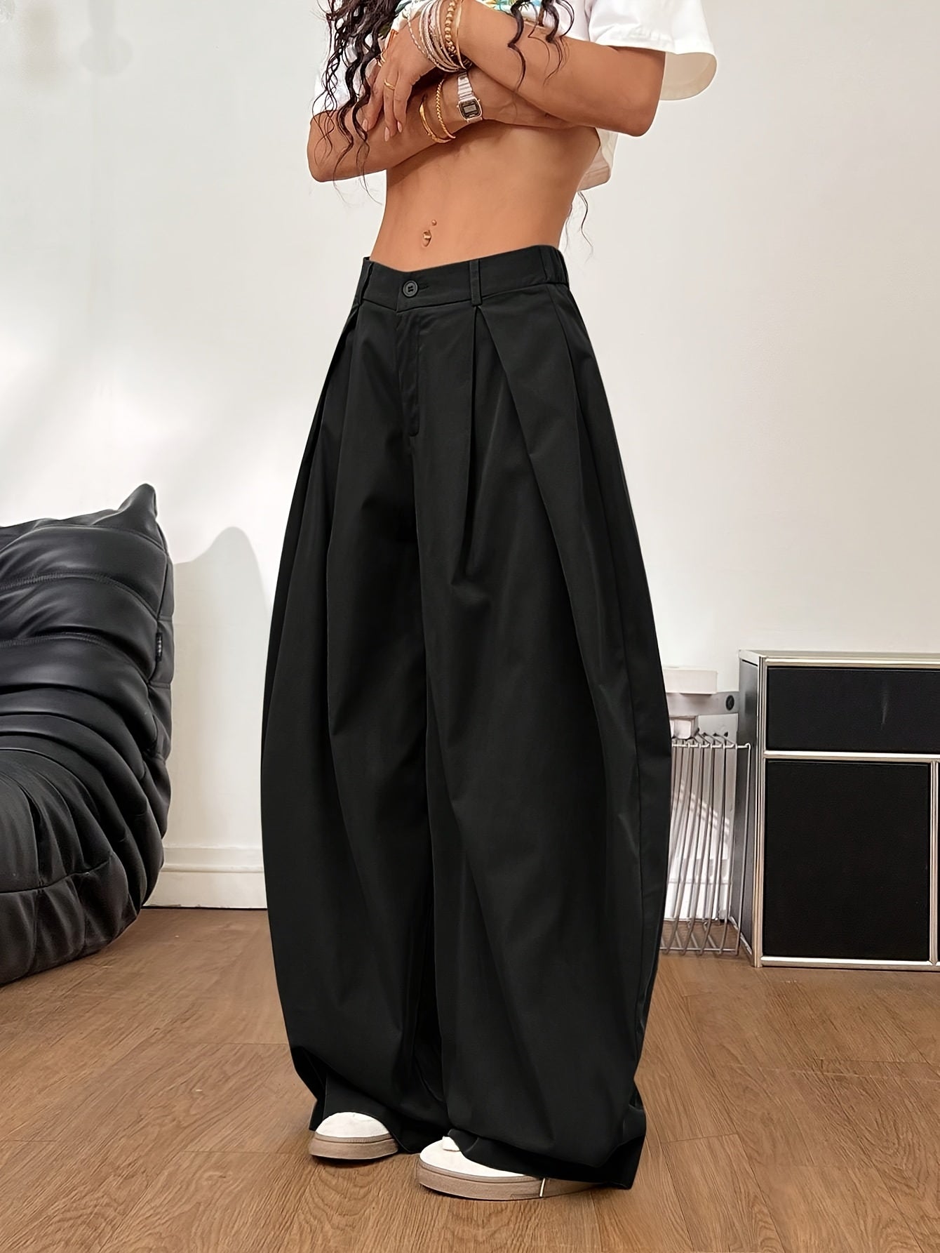 Ladies' Casual Elegant Loose Pants - Vintage Wide-Leg Cargo Pants with Pleated Design, Suitable for Everyday Dating in a Retro Hippie Street Style for All Seasons, Featuring Button And Zipper Details (Does Not Include Decorat