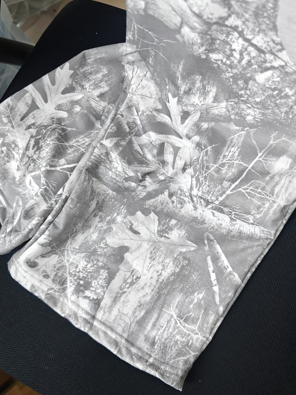 Men's Casual Snowflake Print Pants - Light Grey Winter-Ready Trousers with Elastic Waist & Drawstring, Machine Washable Durable Fabric for Everyday & Festive Occasions (Regular Fit)